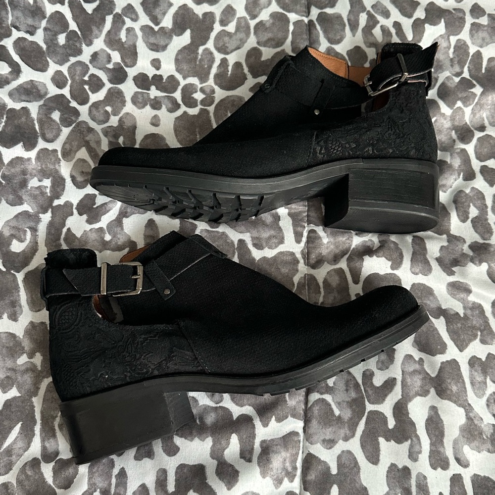 NWOB Tara M 'Keegan' bootie sz 9